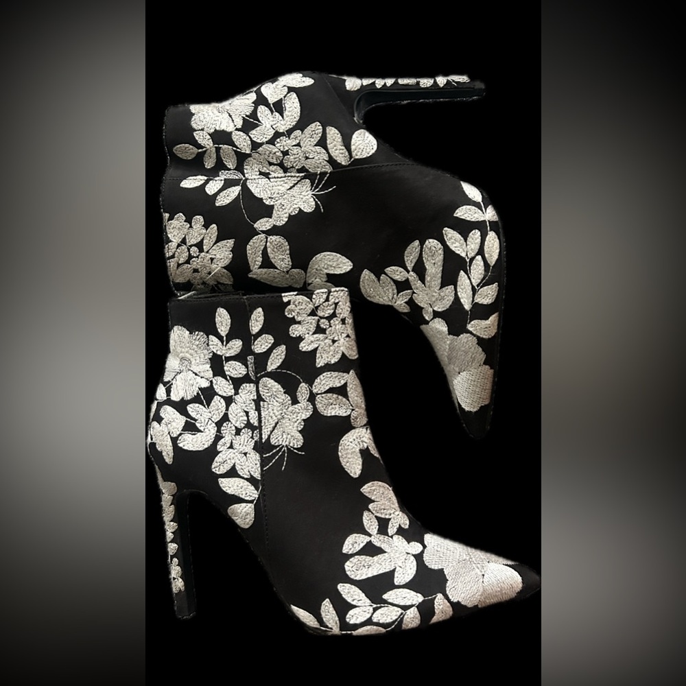 🆕Zara Size 6 /EU 36 Black and White Embroidered Floral Heeled Ankle Booties - Picture 3 of 9